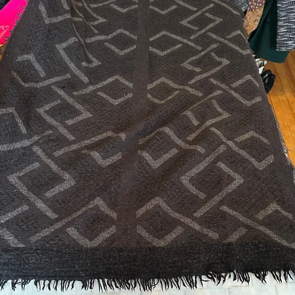 Wilfred Black Geometric Blanket scarf - Picture 4 of 9